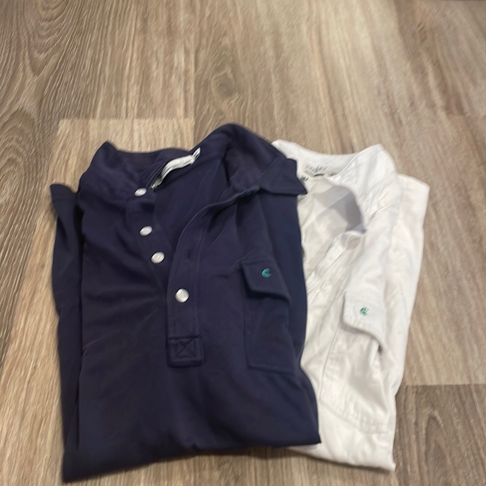 Bundle of 2 men’s criquet polos. Performance material